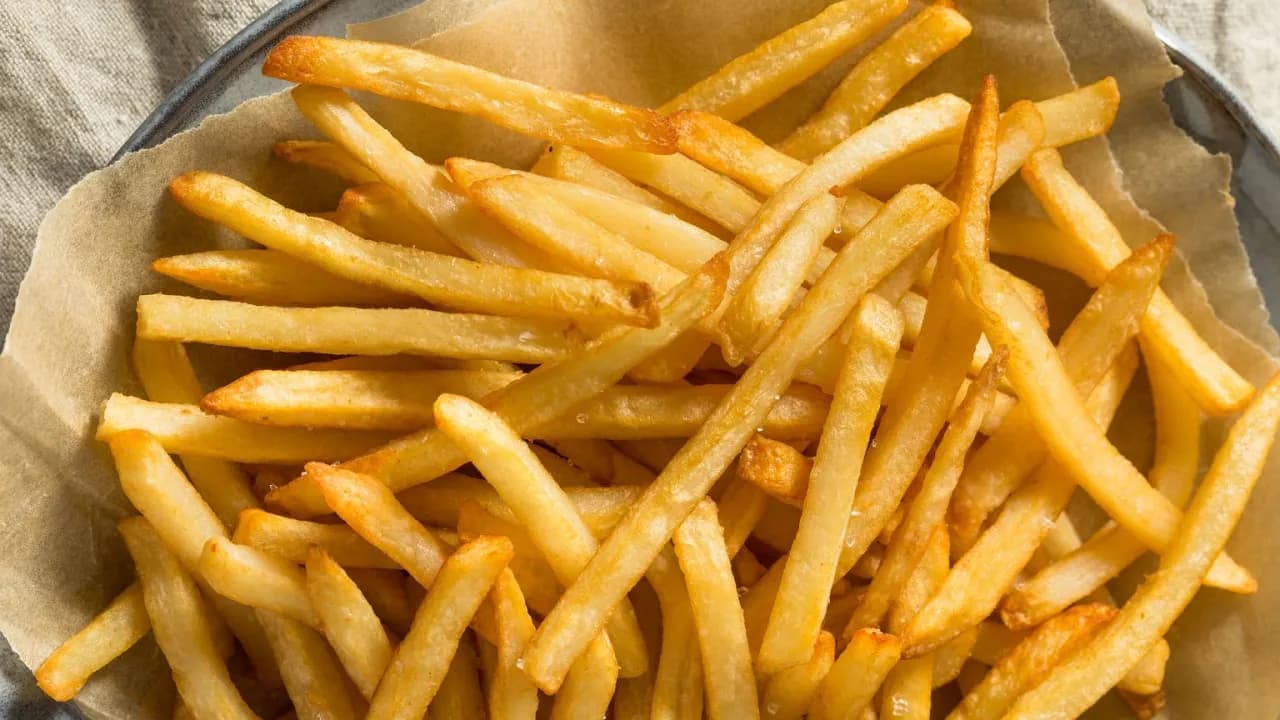 Jak zrobić frytki w piekarniku - proste przepisy na chrupiące frytki