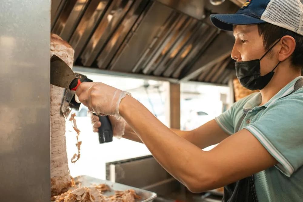 Ile kalorii ma kebab w tortilli? Zaskakujące różnice w kaloryczności