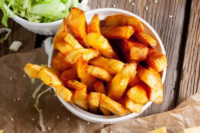 Ile kalorii mają frytki smażone na oleju? Zaskakujące wartości!