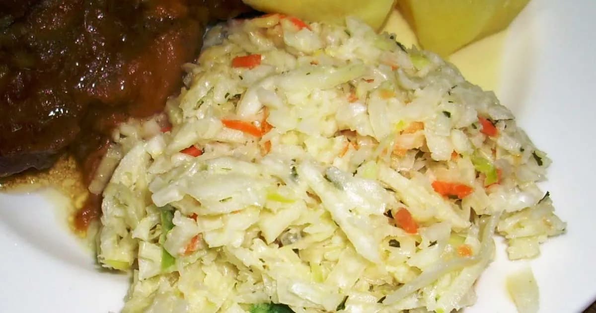 Surówka z białej kapusty jak nad morzem – idealny przepis na lato