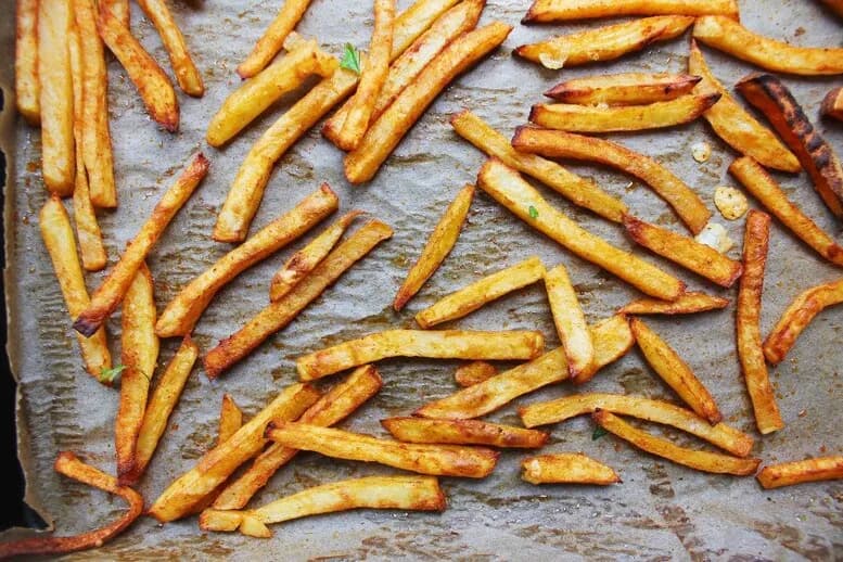 Ile powinny się piec frytki w piekarniku, aby były chrupiące?